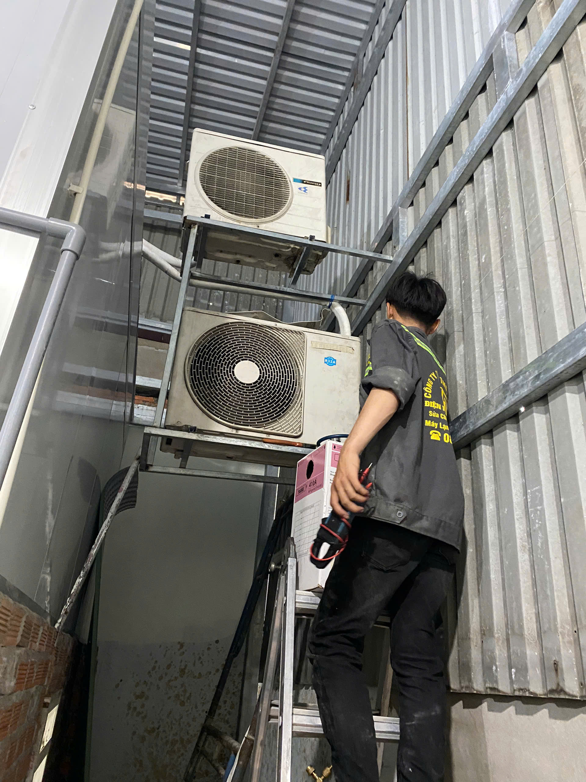 Sửa máy lạnh giá rẻ Bình Hòa Thuận An